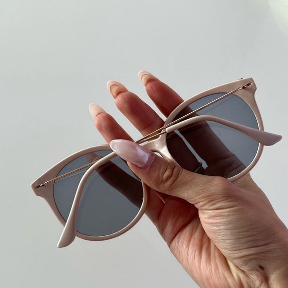 Urban Outfitters Pink Retro Sunglasses - Picture 5 of 5